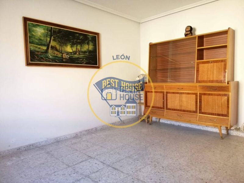 Foto a8c6f49b-58f7-4832-8e1d-94e28f12f351. Casa amb aparcament a Rioseco de Tapia