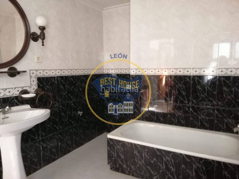 Foto ba0fdca1-df65-4979-a273-cfb3218930fc. Casa amb aparcament a Rioseco de Tapia