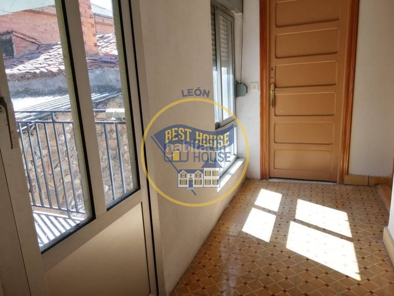 Foto fd6361e1-e7b3-471f-a0b9-1420403c17fb. Casa amb aparcament a Rioseco de Tapia