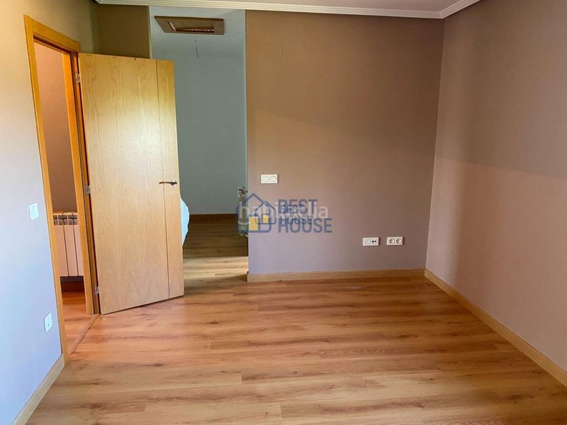 Foto 04dcc214-ded0-4bd8-b196-c150ac1a6dfc. Towny house with heating parking in Onzonilla