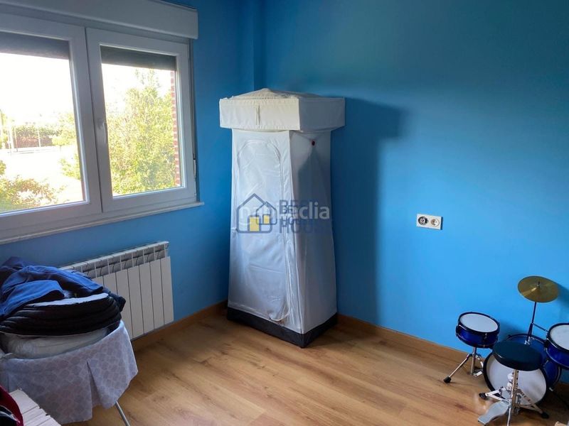 Foto efab521b-de57-4bf3-a0c3-99468d43731a. Towny house with heating parking in Onzonilla