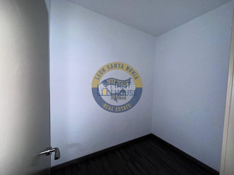 Foto ef7baf18-fbb2-4371-a901-7a88523d79d4. Local comercial a Centro Ciudad León