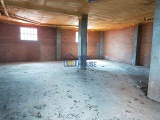 Local Comercial en San Mamés - La Palomera. Local comercial a la venta en zona la palomera.