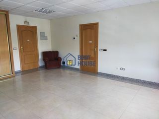 Office space in San Mamés - La Palomera. Oficinas a la venta en zona san pedro.