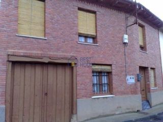Maison à Mansilla Mayor. Casa de pueblo para reformar en villamoros de mansilla.