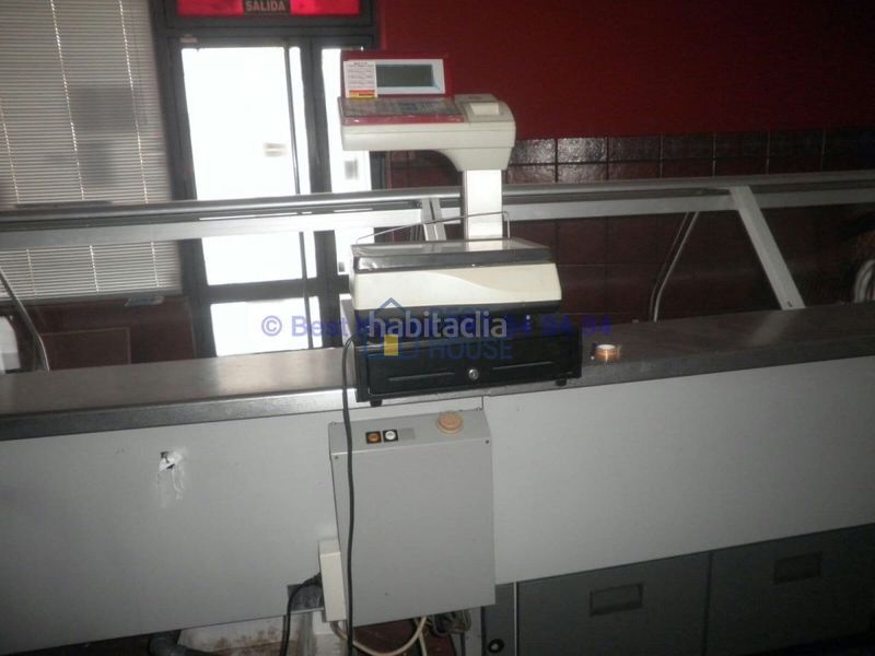 Foto 4b9513cd-301c-4189-b441-cc04c099e4dc. Local comercial a El Soto León