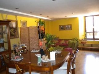 Duplex in Casco Antiguo. Dúplex a la venta en el centro.