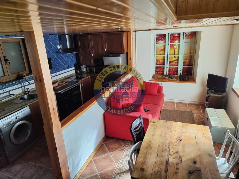 Foto d135a759-6bdd-4c6d-ae0b-766607608b5b. Casa amb calefacció a Valdesamario