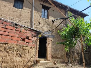 Mas à Onzonilla. Casa a la venta en el centro de vilecha.