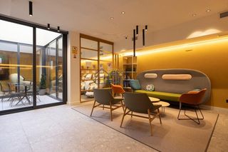 Édifice à El Ejido - Santa Ana. Hotel a la venta en el casco antiguo de león, a solo 100 metros