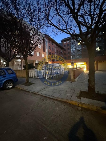 Foto 17691568-8285-4ba1-8850-76868b2ae609. Autoparkplatz in Las Eras de Renueva León