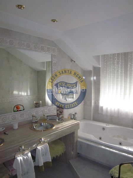 Foto 351d17bf-0bd5-440f-9a6b-b26be88f3171. Casa se vende chalet en las lomas, con vistas de todo león. en Valdefresno