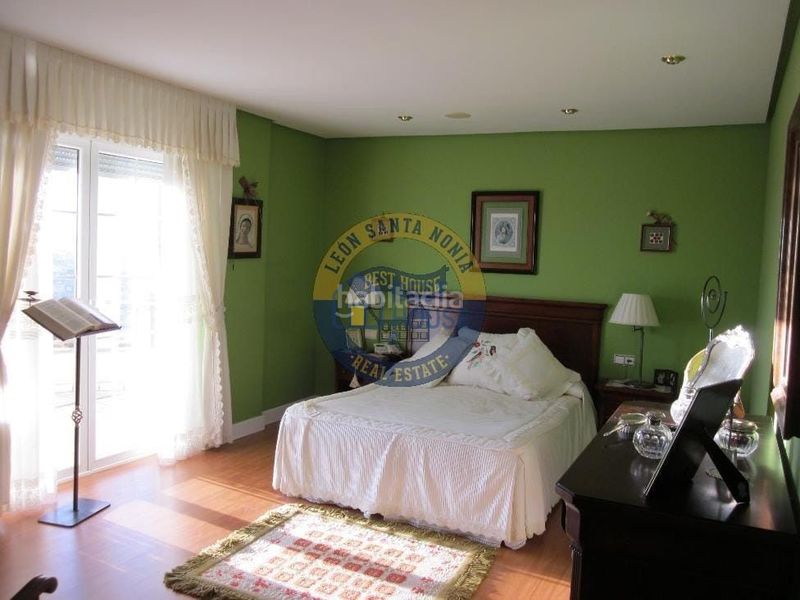 Foto dd787daf-f4bf-4c58-9b5c-6246befe3d7a. Casa se vende chalet en las lomas, con vistas de todo león. en Valdefresno