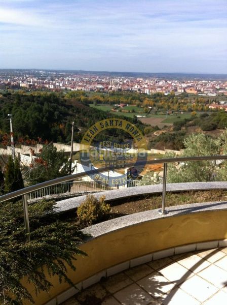 Foto ff09c5d8-2f74-4492-9ea7-371ec2ee4351. Casa se vende chalet en las lomas, con vistas de todo león. en Valdefresno