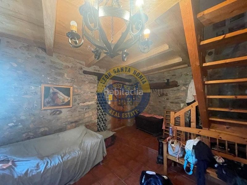 Foto 1878ea76-4036-4eef-9b1f-c298499b803d. Casa amb calefacció a Carucedo