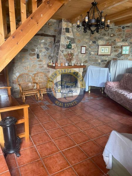 Foto d4af21d2-e414-4f0d-95be-479900322514. Casa amb calefacció a Carucedo