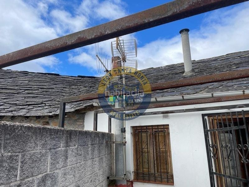 Foto d5ebe052-02b8-4a4a-a795-eed268cb9f9c. Casa amb calefacció a Carucedo