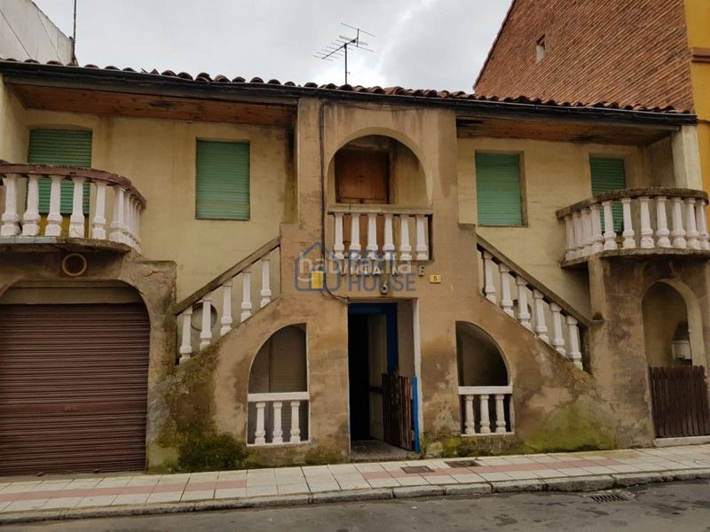 Foto fd6b287d-15a8-43f9-b682-869d42737f45. Edifici a Trobajo del camino