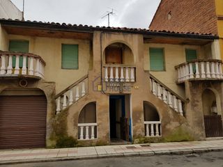 Gebäude in Trobajo del camino. Edificio para rehabilitar en león, zona doctor fleming comienzo