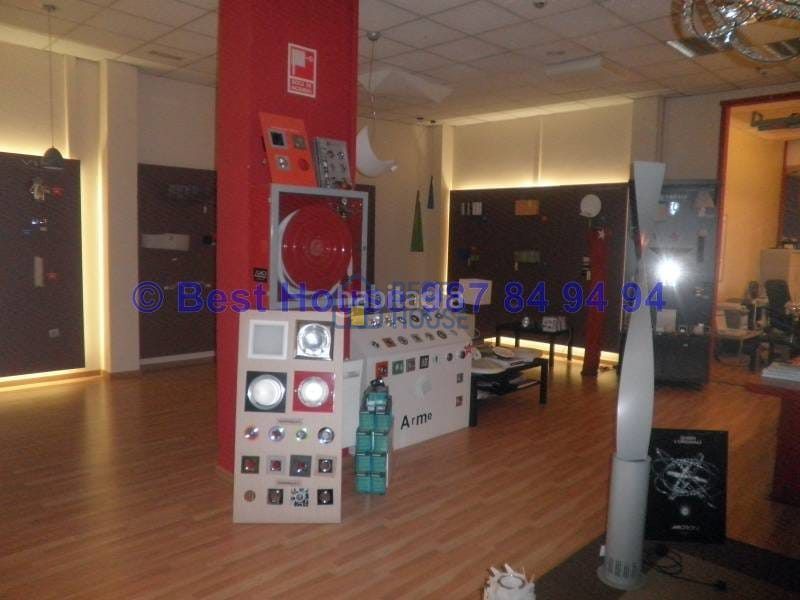 Foto 3bd8b1c9-91b2-41d2-81ac-257622921d6d. Local comercial a Armunia León