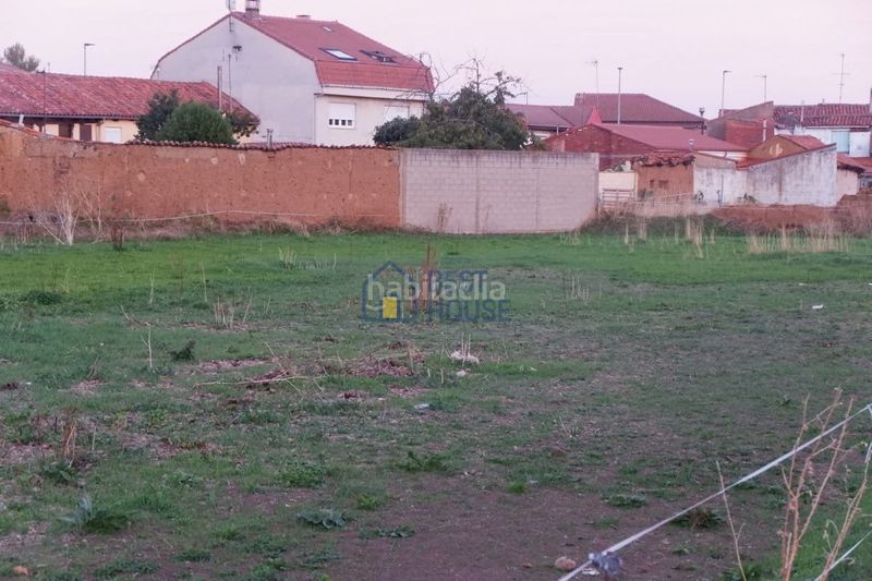 Foto b8edcda8-9ba8-4ec3-9759-39741b6241f4. Terreny residencial a Armunia León