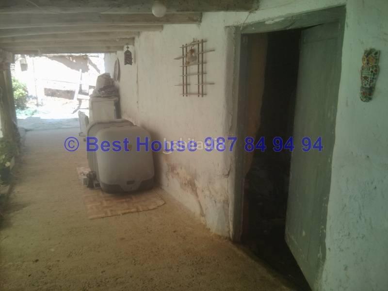 Foto 438e7727-f321-4780-a8aa-b4ae8d6e21a4. Masia amb aparcament a Valdefresno