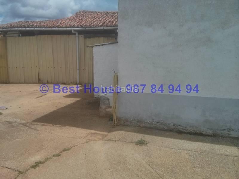 Foto 7ff05f58-79c9-409d-83ac-a06db645eeb9. Masia amb aparcament a Valdefresno