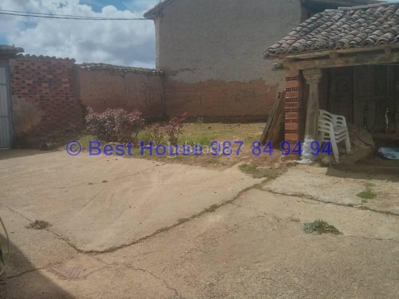 Foto 94c219d5-801d-451c-a5cd-7d6f0c6bc949. Masia amb aparcament a Valdefresno