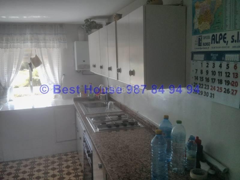 Foto 9af371ee-7c4d-4479-8f8b-99bc71071ce2. Masia amb aparcament a Valdefresno