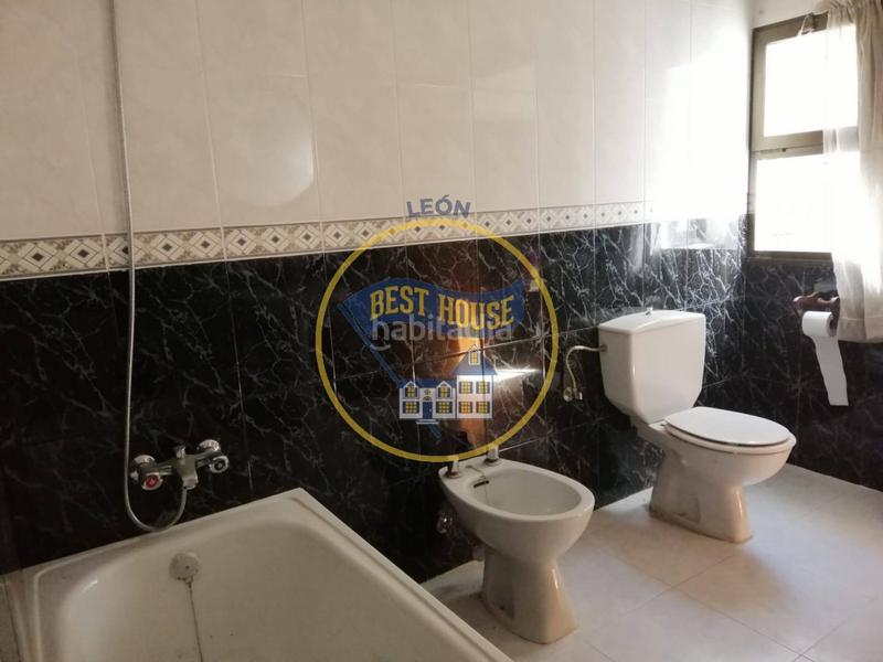 Foto 091984e2-e492-4908-871b-6acc056482c5. Casa amb aparcament a Rioseco de Tapia