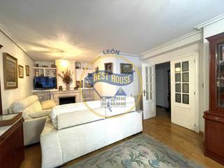 Maison jumelée à Trobajo del camino. Chalet adosado a la venta en trobajo del camino.