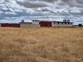 Industrial building in Olivares de Duero. Finca ganadera en venta. zona páramos del esgueva, valladolid.