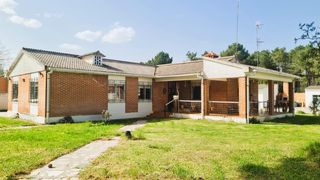 Haus in Mojados. Venta de chalet independiente con piscina en mojados, valladolid