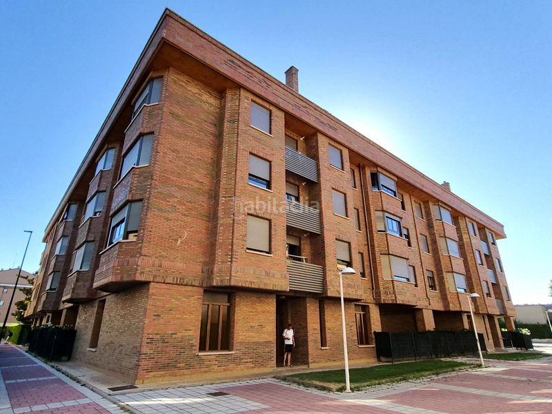 Foto b3651270-7d9d-4fa8-9703-7a0b1db16a13. Pis amb calefacció aparcament piscina a Parque Alameda - Paula López Valladolid