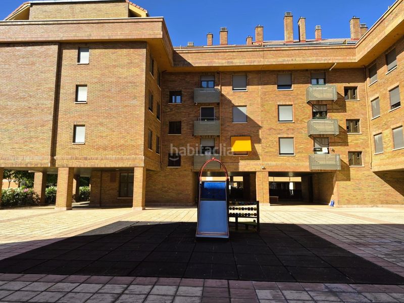 Foto f17bbd07-f341-485b-9ae9-e5efe515a74c. Pis amb calefacció aparcament piscina a Parque Alameda - Paula López Valladolid