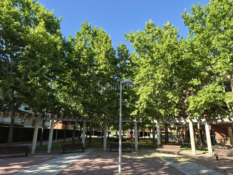 Foto f79275d3-e1cc-41e6-ba56-303abd1ec2d4. Pis amb calefacció aparcament piscina a Parque Alameda - Paula López Valladolid