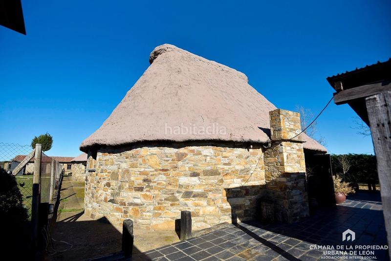 Foto 2e4f5f46-81c8-4d8d-8863-a9595c64a7ec. Edificio en arcahueja en Valdefresno