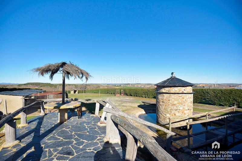 Foto aba77900-e89a-4fb3-927f-150a4584cb66. Edificio en arcahueja en Valdefresno