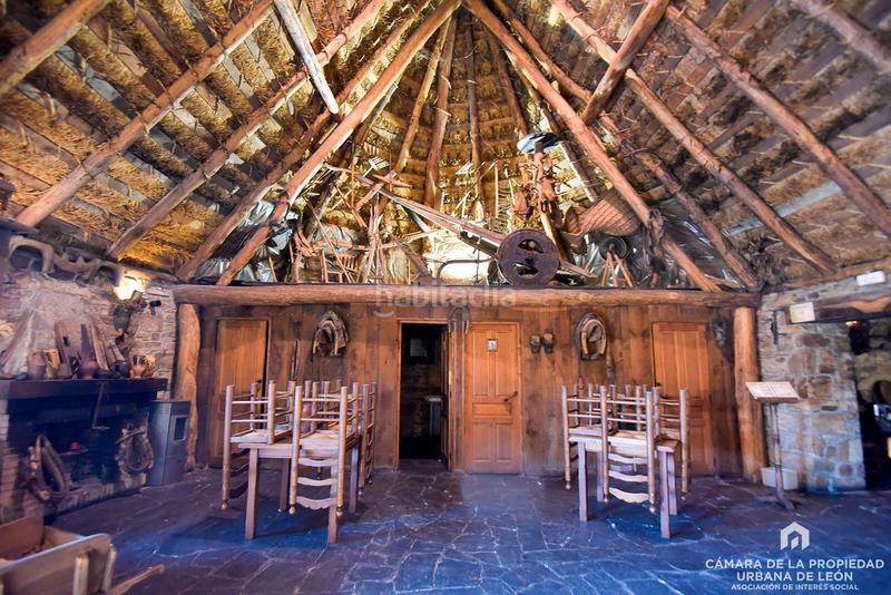 Foto bdb7df31-ce95-41d6-91f1-c7d004014bc7. Edificio en arcahueja en Valdefresno