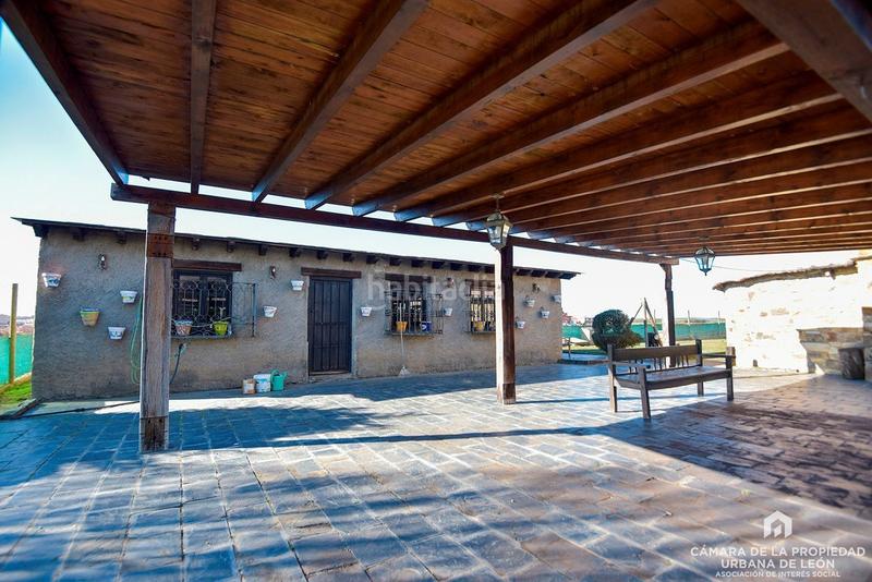 Foto e550a989-dbf3-4aa2-a467-cb14df3e7bb5. Edificio en arcahueja en Valdefresno