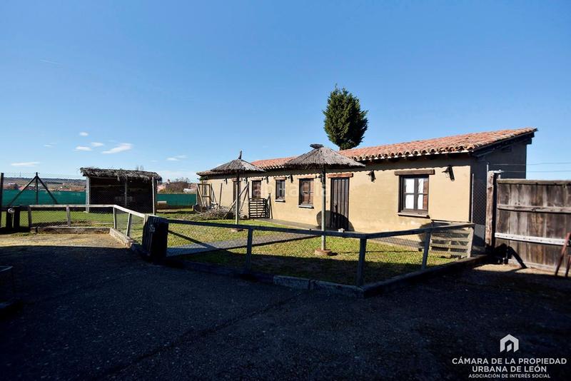 Foto e662a3c7-ee09-4ff7-8e0f-1e8de03b4211. Edificio en arcahueja en Valdefresno