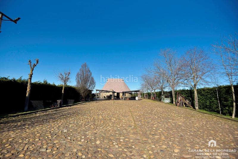 Foto fc388efe-5066-459e-a8d1-4efba1ba087e. Edificio en arcahueja en Valdefresno