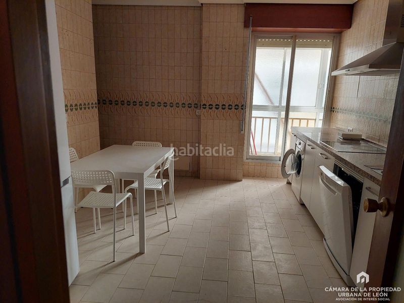 Foto f1532328-ea5f-4581-b7ff-7dd60ff39428. Alquiler piso en Centro Ciudad León