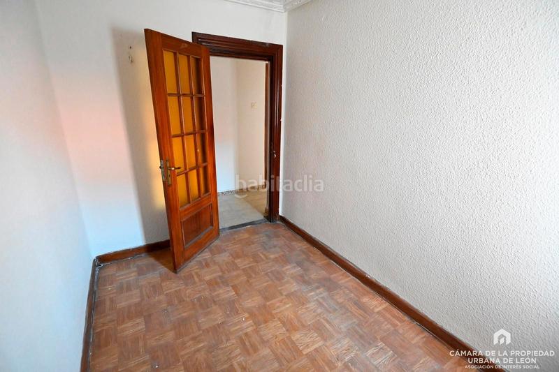 Foto 4b2c32f5-4582-4f62-ac7b-e62c01030e1b. Edificio en Crucero León