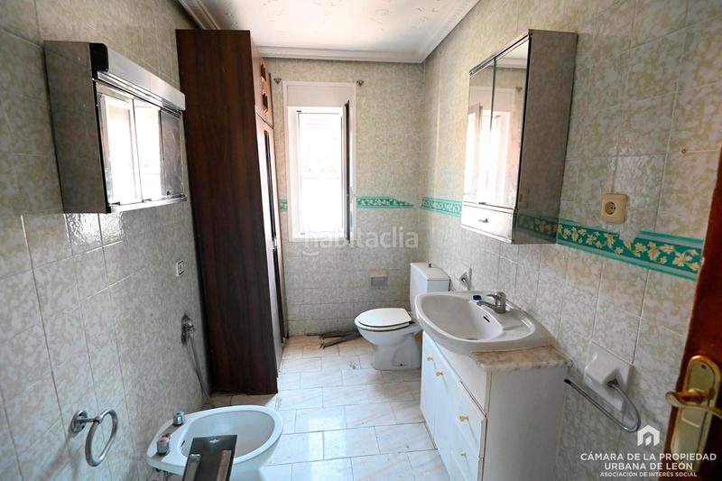 Foto a7a48539-fdee-4fce-81bb-2bc51f1ffa8d. Edificio en Crucero León