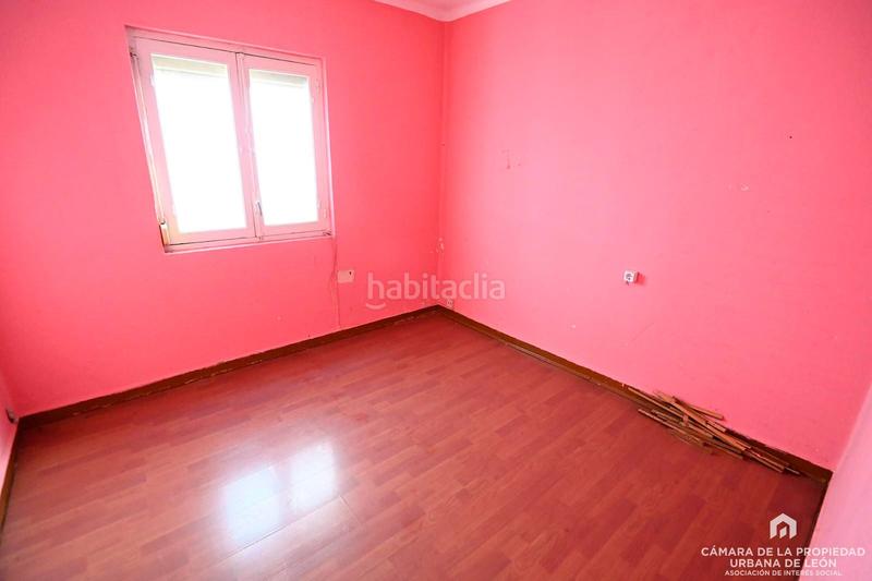 Foto ba1b9cc4-d1a5-4a8e-bcd1-5db9b2fe92ef. Edificio en Crucero León