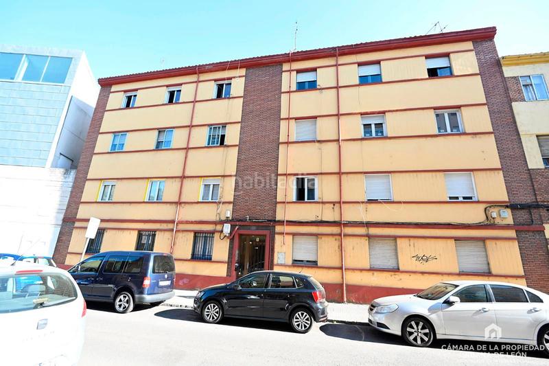 Foto bac5ab8c-a157-4401-be82-d38f46a88ec2. Edificio en Crucero León