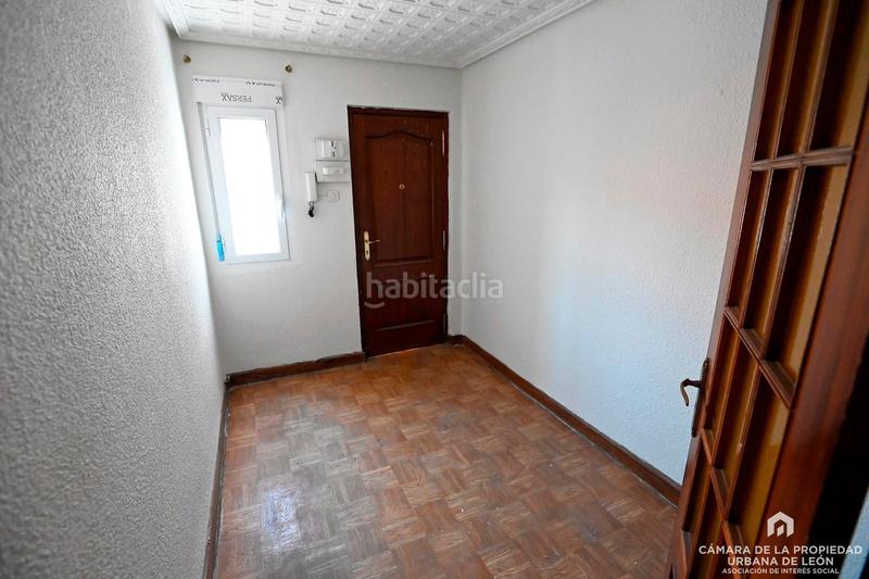 Foto e0b988b0-b833-4acd-b11f-34952c0f8378. Edificio en Crucero León