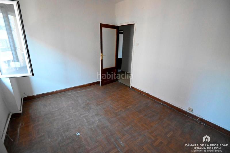 Foto e4dad1fa-bdd9-4f92-8886-5b9e9a51ee4a. Edificio en Crucero León