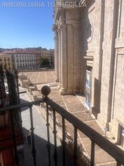 Lloguer Pis a Centro. Exclusiva vivienda reformada con impresionantes vistas a la cate
